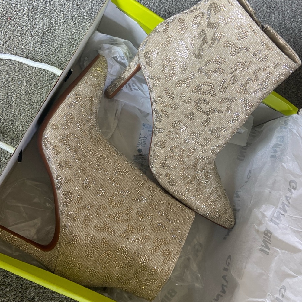 Ladies shoes size 9
